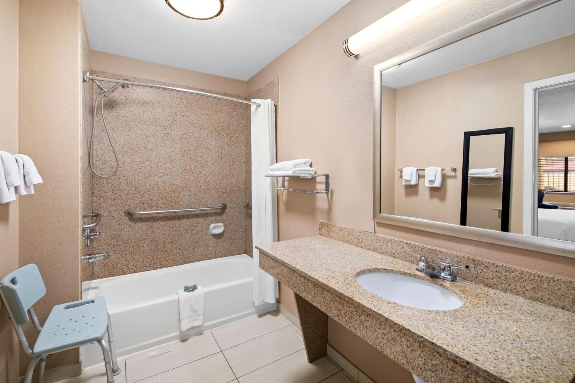 Best Western Cedar Inn Сидър Парк Екстериор снимка