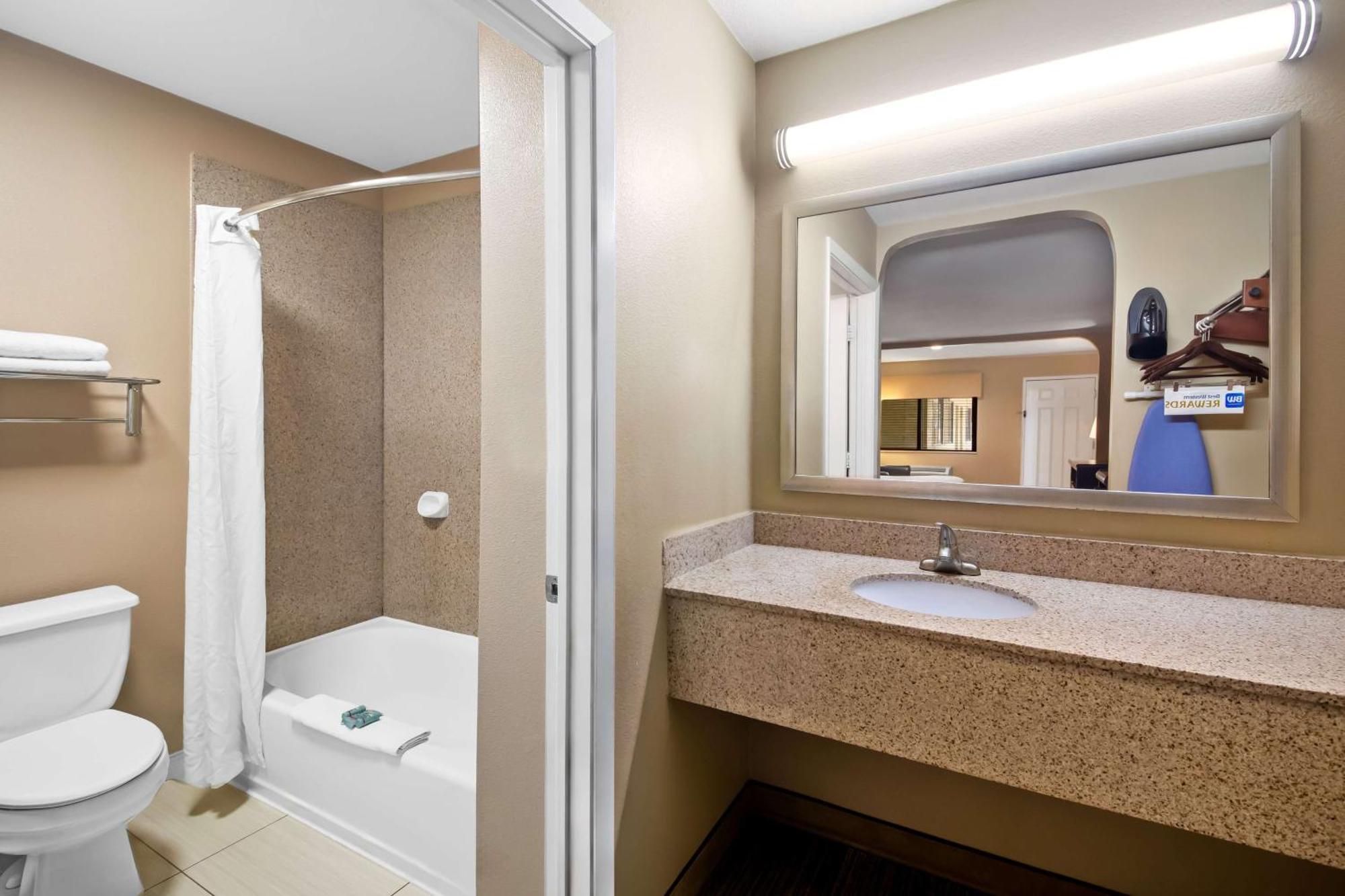 Best Western Cedar Inn Сидър Парк Екстериор снимка