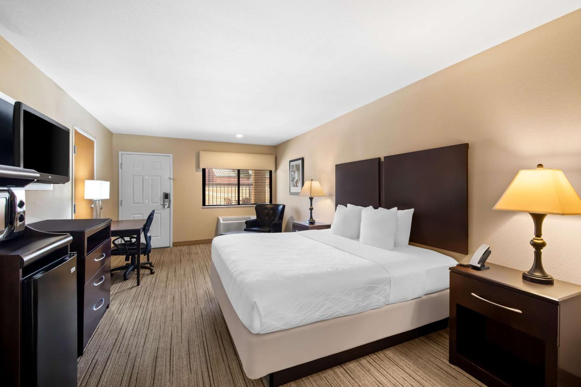 Best Western Cedar Inn Сидър Парк Екстериор снимка