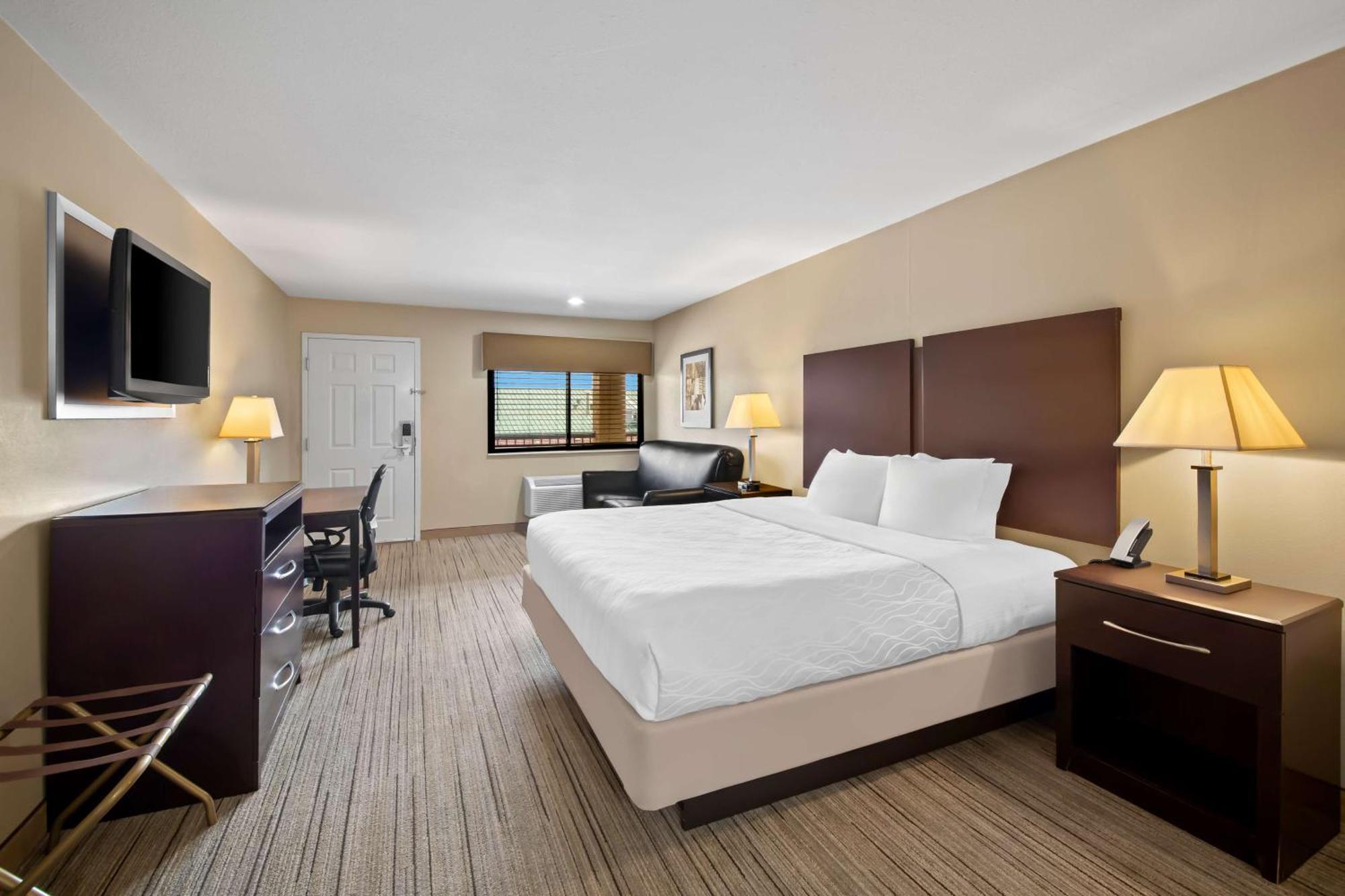 Best Western Cedar Inn Сидър Парк Екстериор снимка